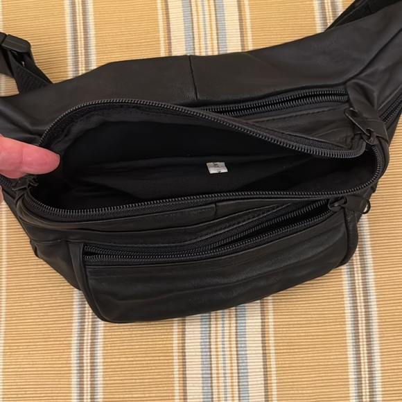 Waist pouch for travel and days out - Picture 5 of 11
